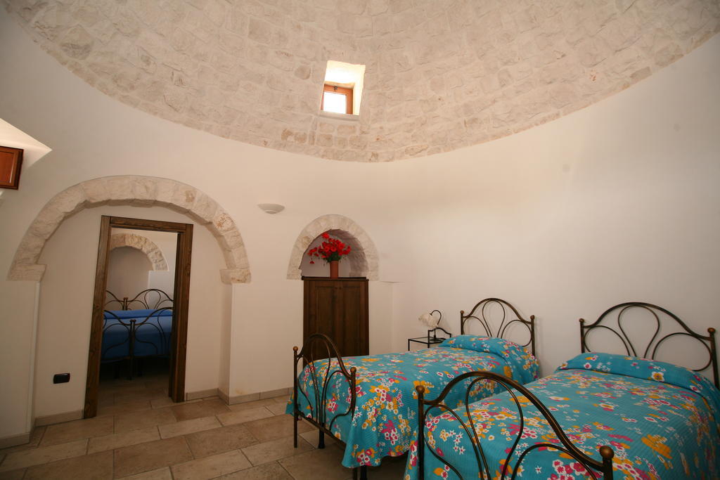 لوكوروتوندو Trulli Convertini الغرفة الصورة