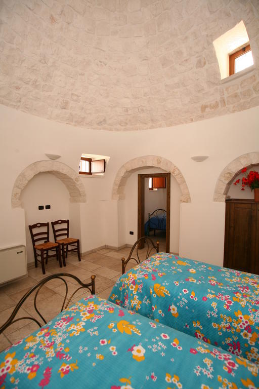 لوكوروتوندو Trulli Convertini الغرفة الصورة
