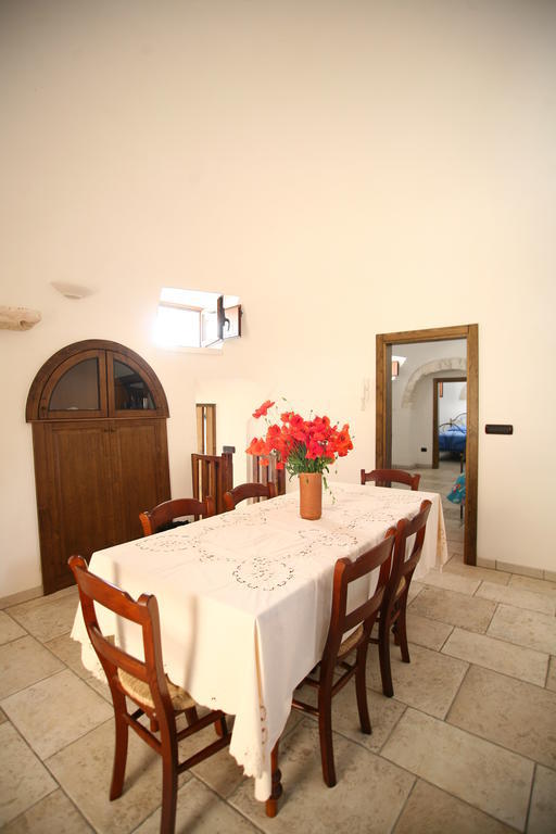 لوكوروتوندو Trulli Convertini الغرفة الصورة