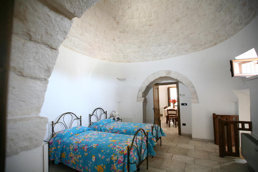 لوكوروتوندو Trulli Convertini الغرفة الصورة