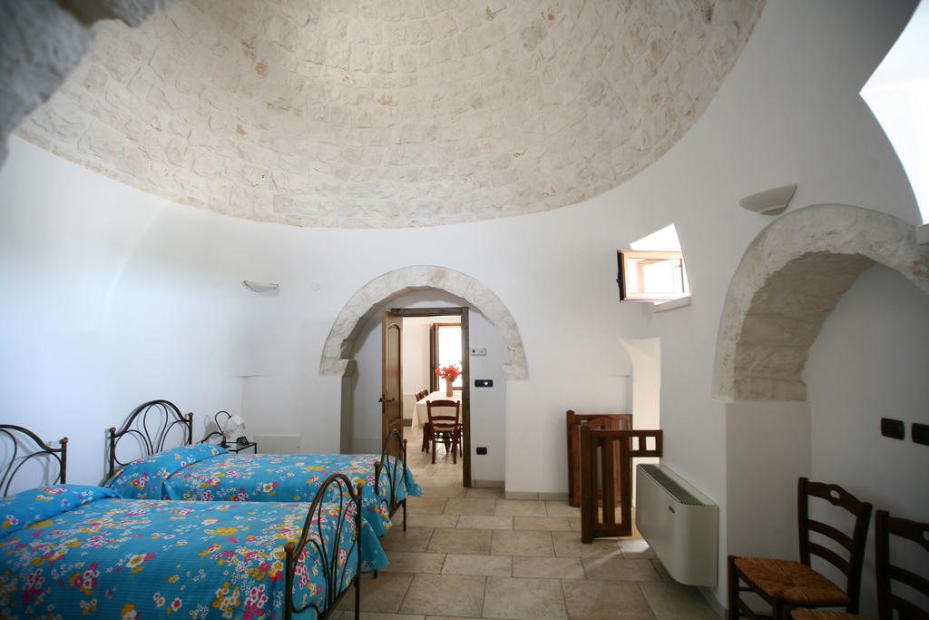 لوكوروتوندو Trulli Convertini الغرفة الصورة